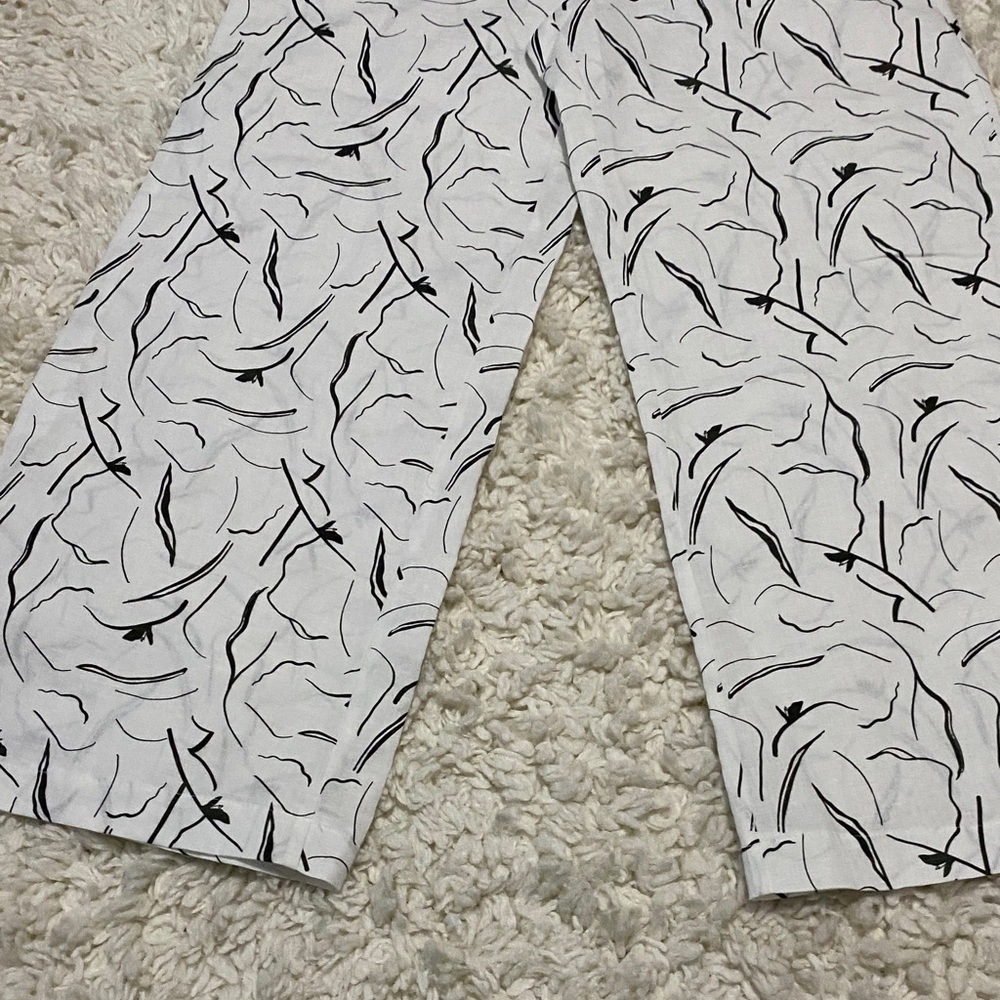 Little lies size small womens Abstract Black and White flare bottom Pants NWOT - Picture 9 of 16